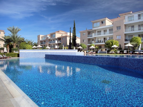 Pool View 3 Bedroom Apartment in Elysia Park